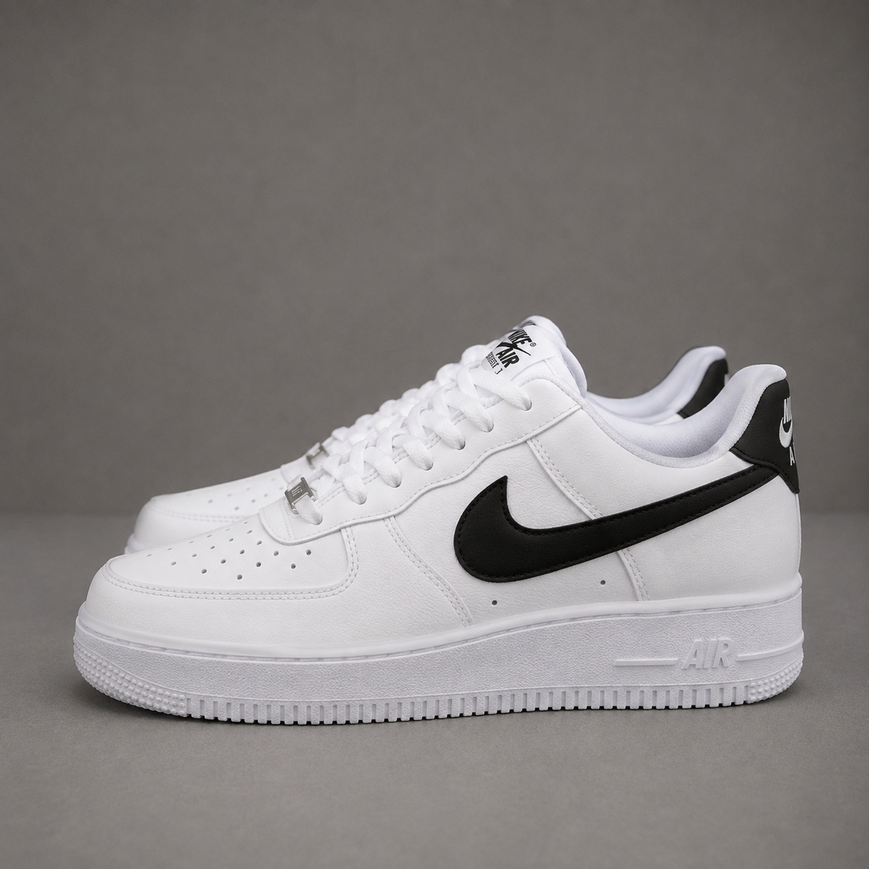 Air Force 1 Low – White / Black